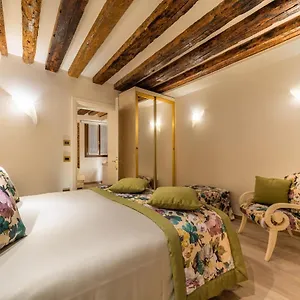 Nike Apartamento Venecia